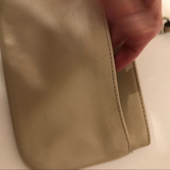 👛 COACH 👛 pearl leather wristlet